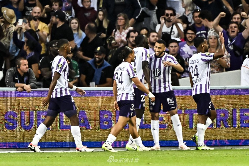 名媒体人的 名媒体人的