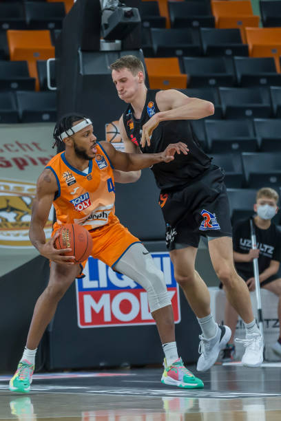 到场球迷满 到场球迷满