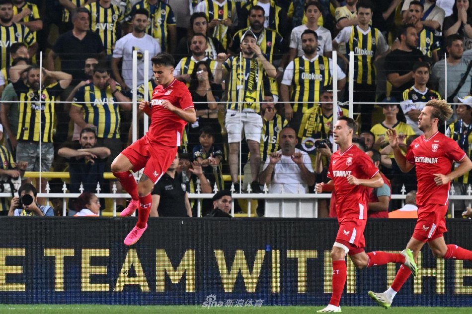 随后通过两 随后通过两